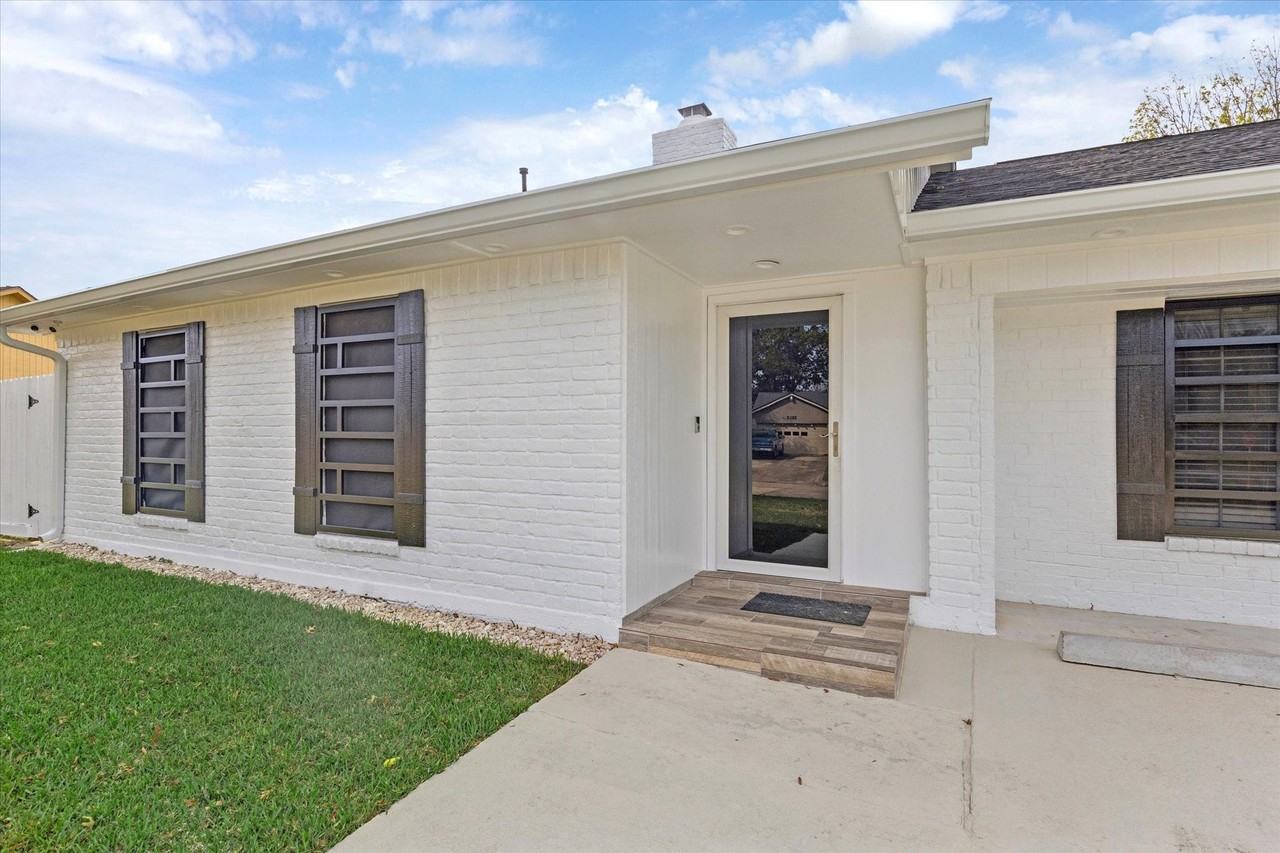 2511 Nelwood Dr - Photo 2 of 28