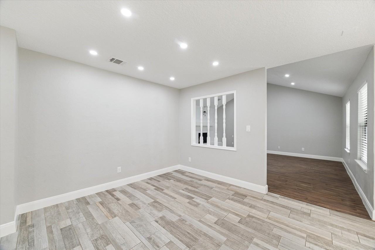 2511 Nelwood Dr - Photo 3 of 28