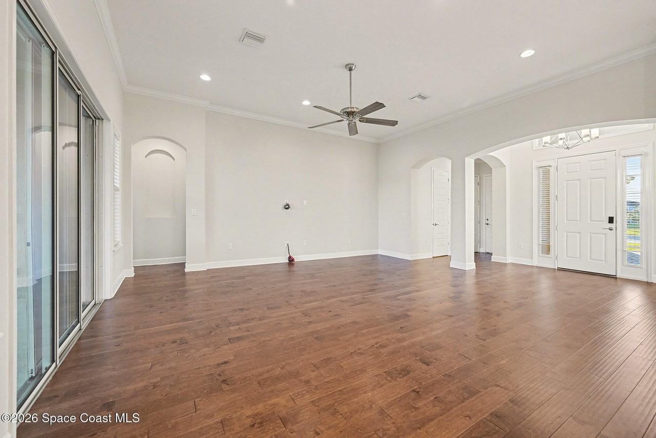 8321 Paragrass Ave - Photo 4 of 30