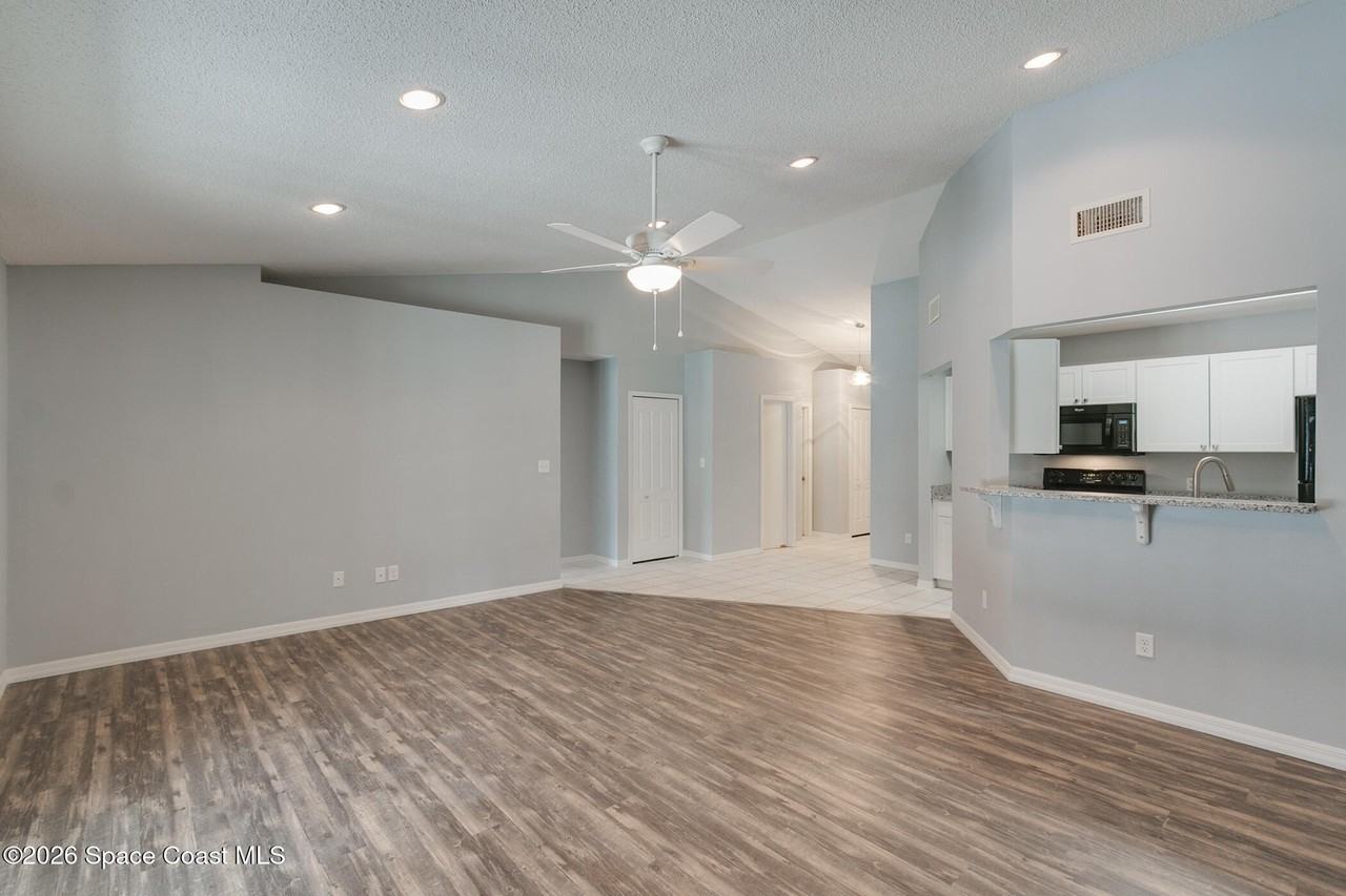 5490 Wendy Lee Dr - Photo 3 of 18