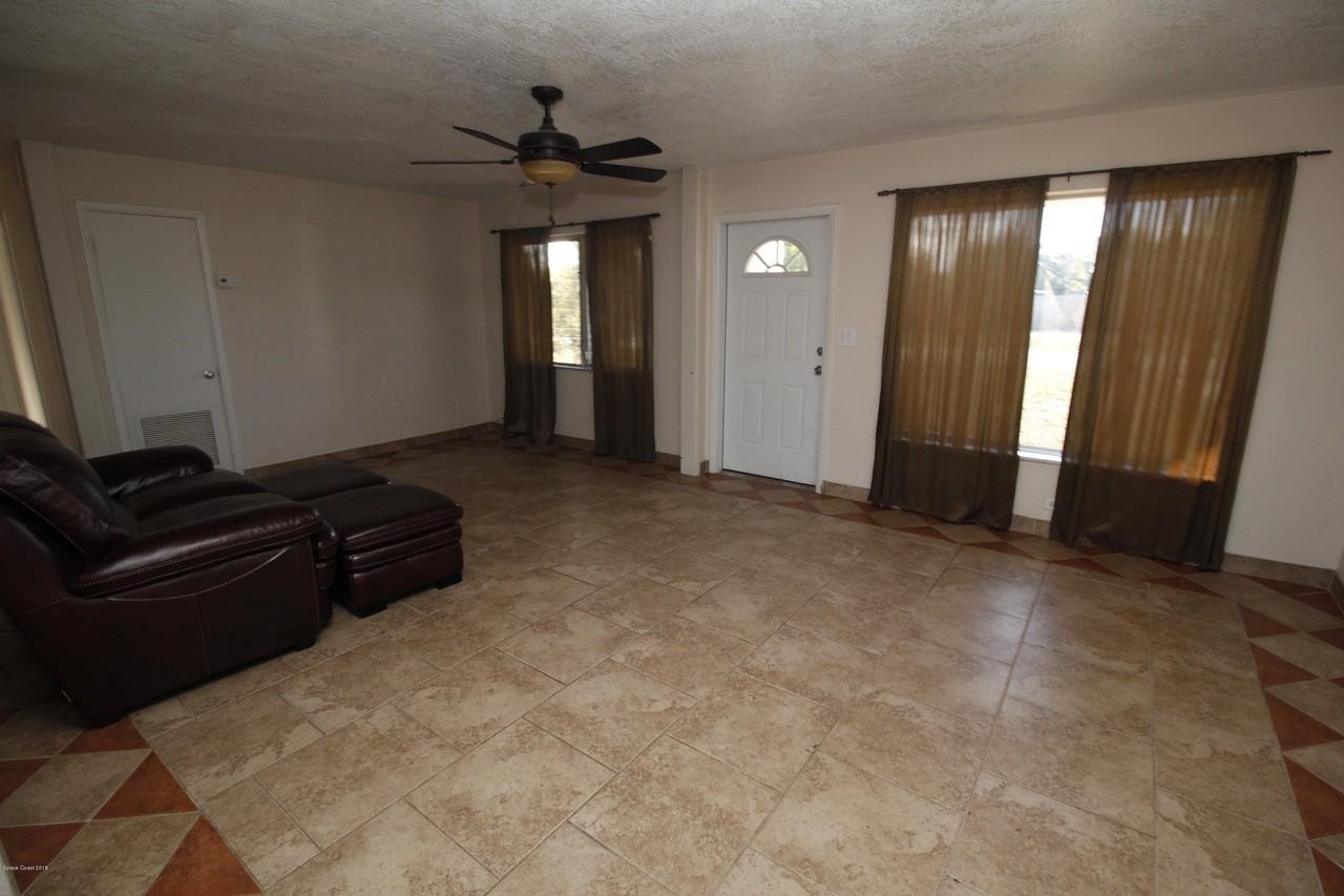 141 Sea Gull Dr - Photo 4 of 11