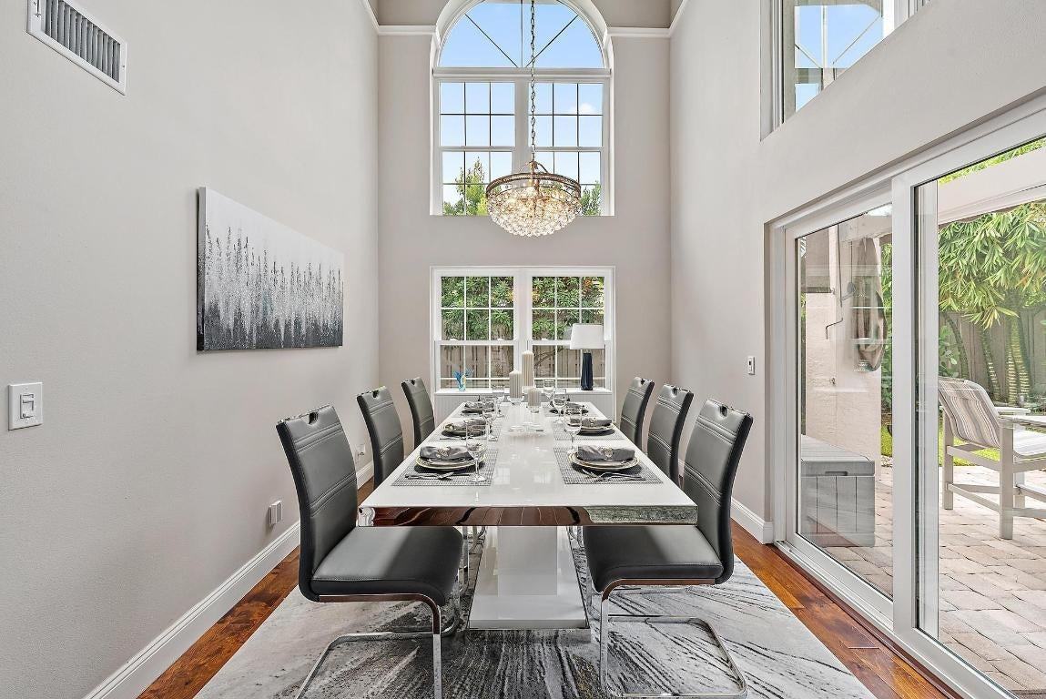 17 Commodore Pl - Photo 6 of 31