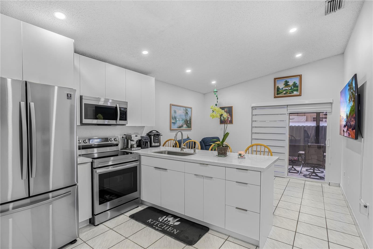 7117 W 30th Ln - Photo 4 of 8