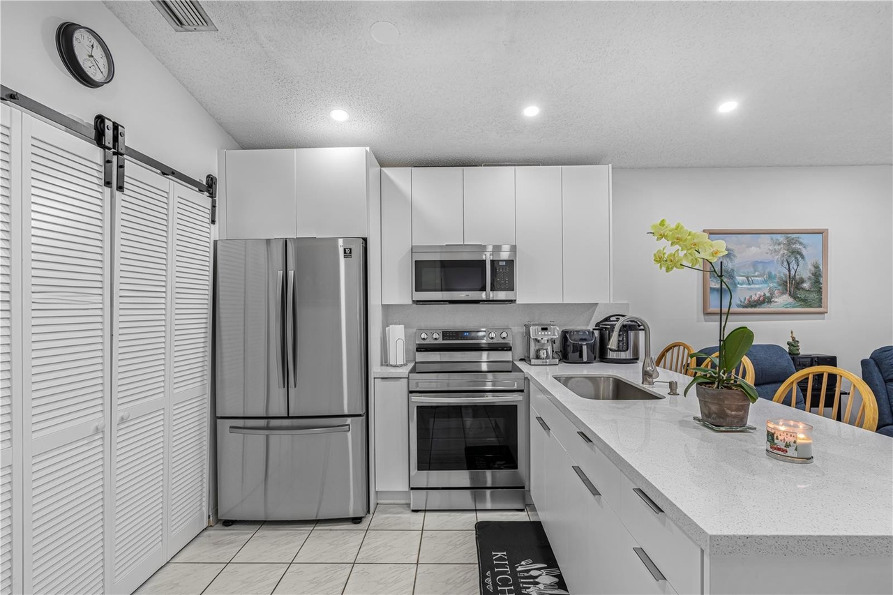 7117 W 30th Ln - Photo 5 of 8