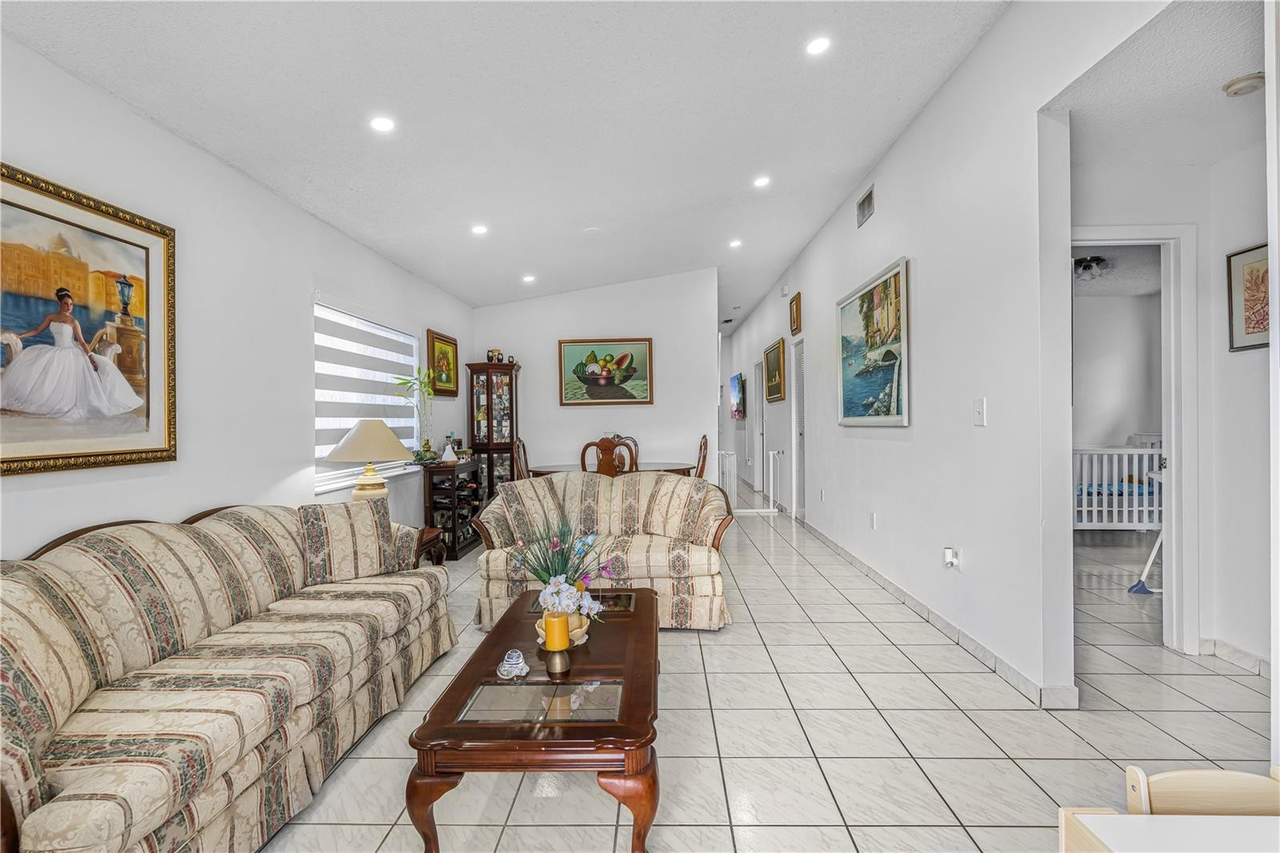 7117 W 30th Ln - Photo 6 of 8