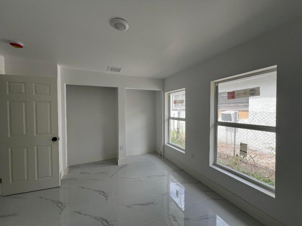 828 S B St - Photo 7 of 16