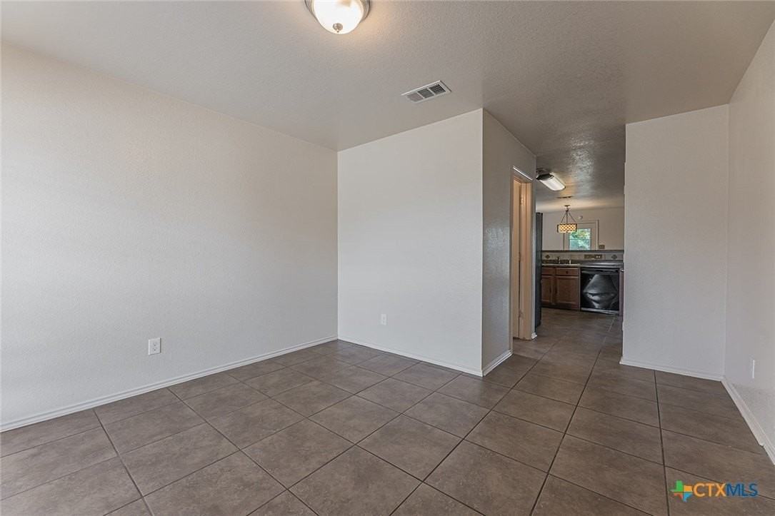 2406 Waterfall Dr - Photo 4 of 23