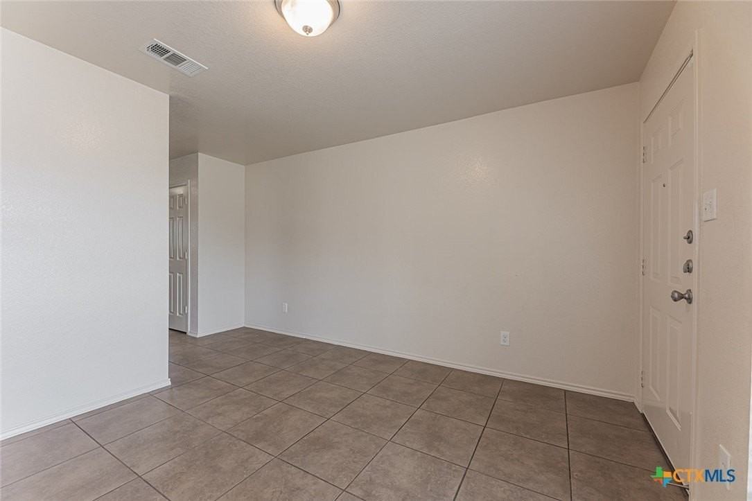 2406 Waterfall Dr - Photo 5 of 23