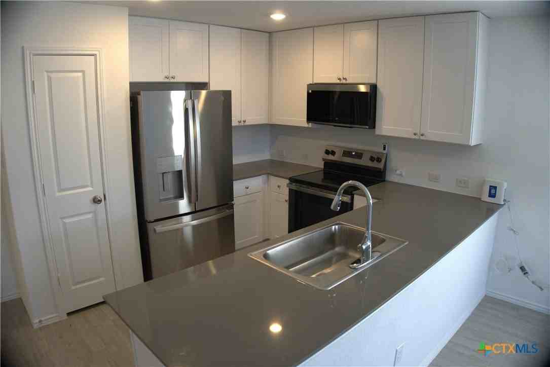 809 Riviera Ct - Photo 3 of 8