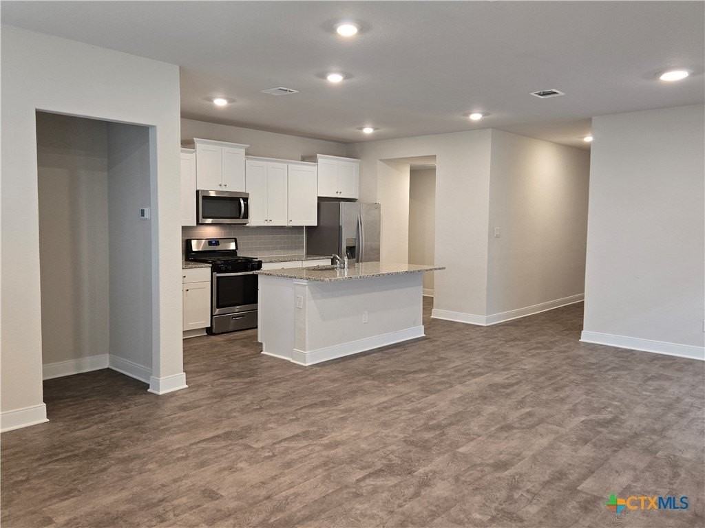 1420 Parkwood - Photo 3 of 15