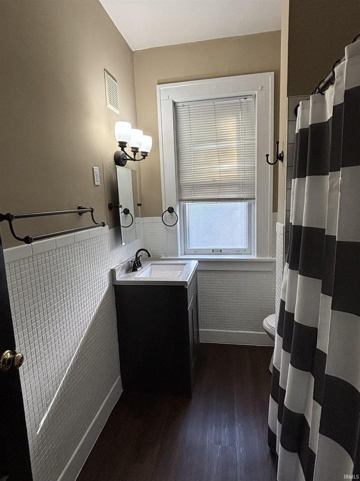 1119 Se Riverside Dr #D - Photo 5 of 9