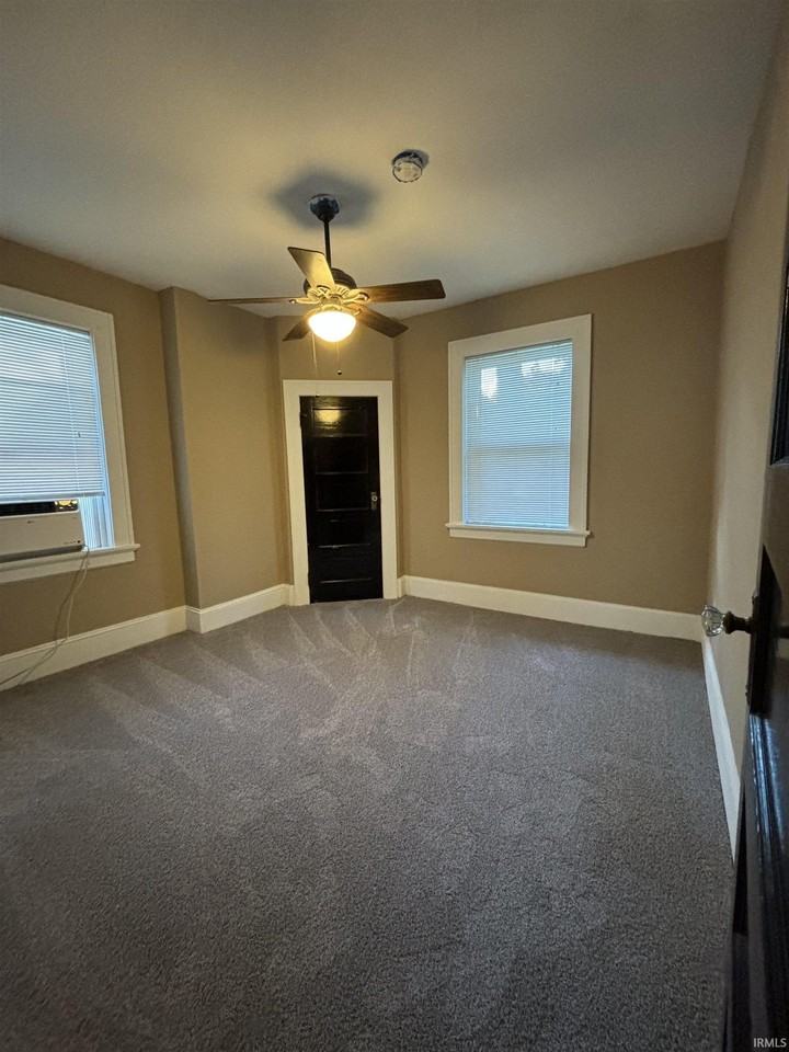 1119 Se Riverside Dr #D - Photo 7 of 9