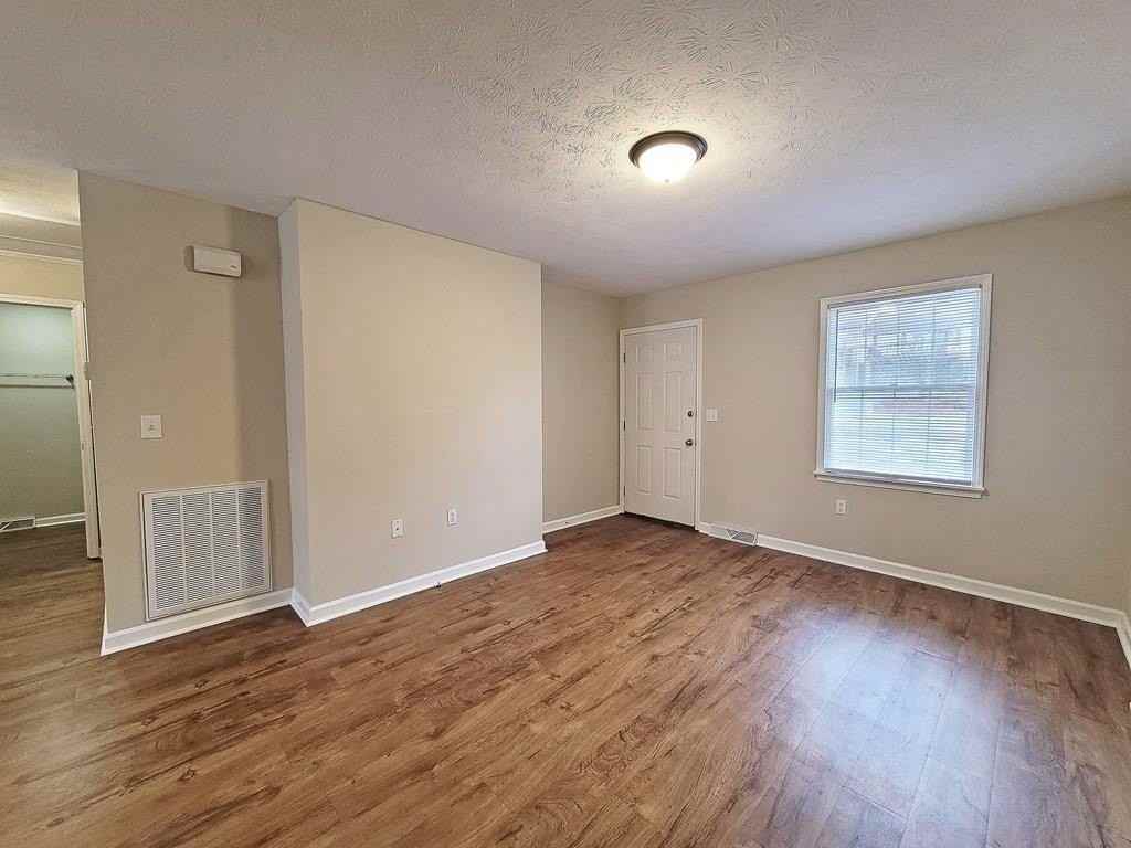 962 Beverly Dr - Photo 2 of 11