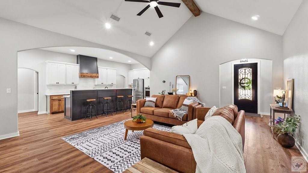 6826 Maple View Ln - Photo 3 of 39