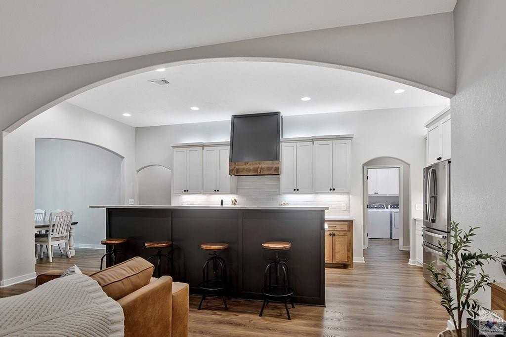 6826 Maple View Ln - Photo 4 of 39