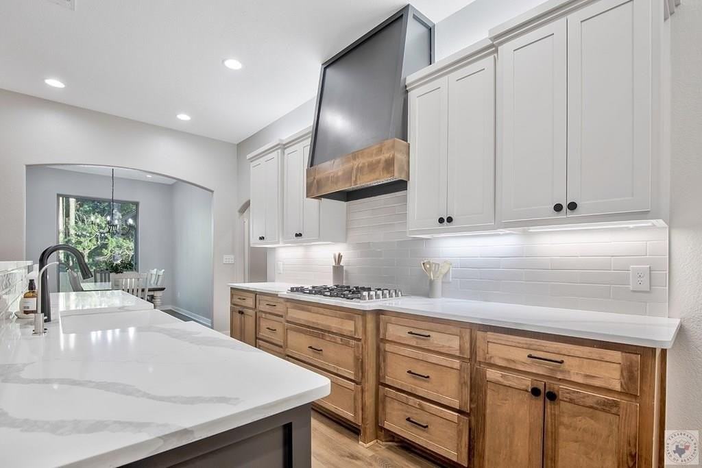 6826 Maple View Ln - Photo 7 of 39