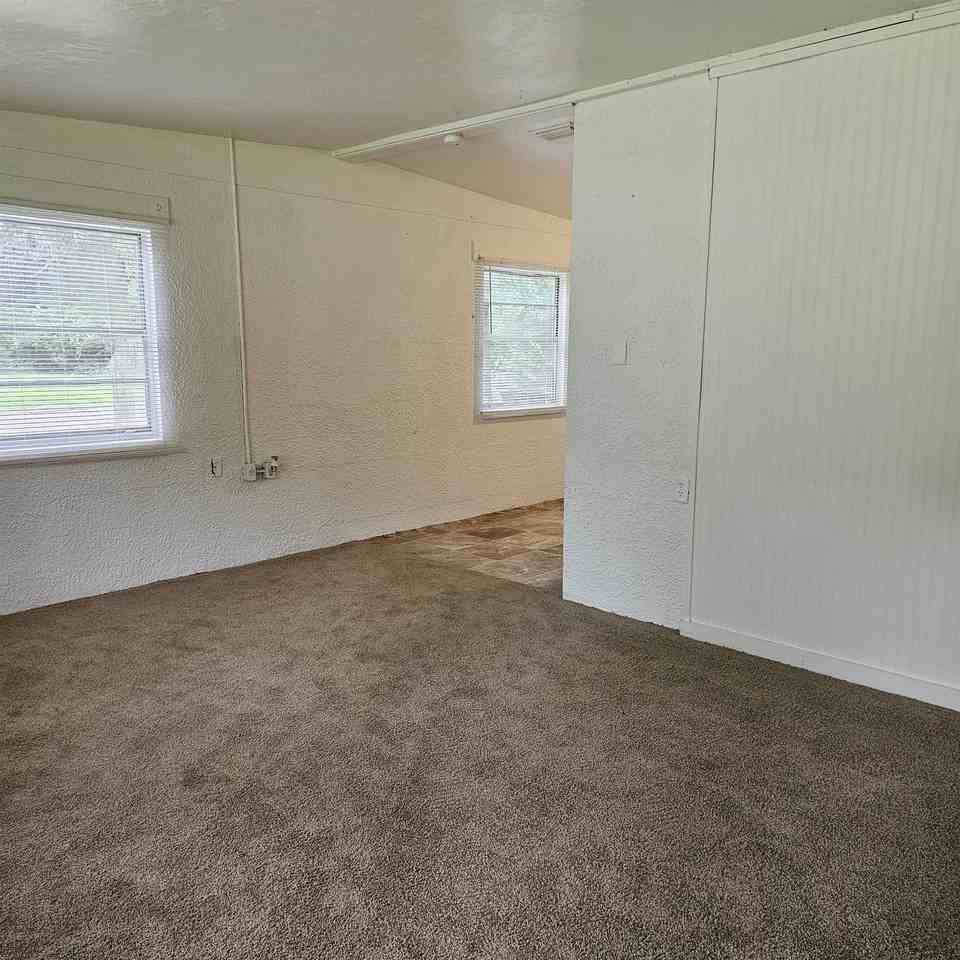 2918 Regent Dr - Photo 4 of 24