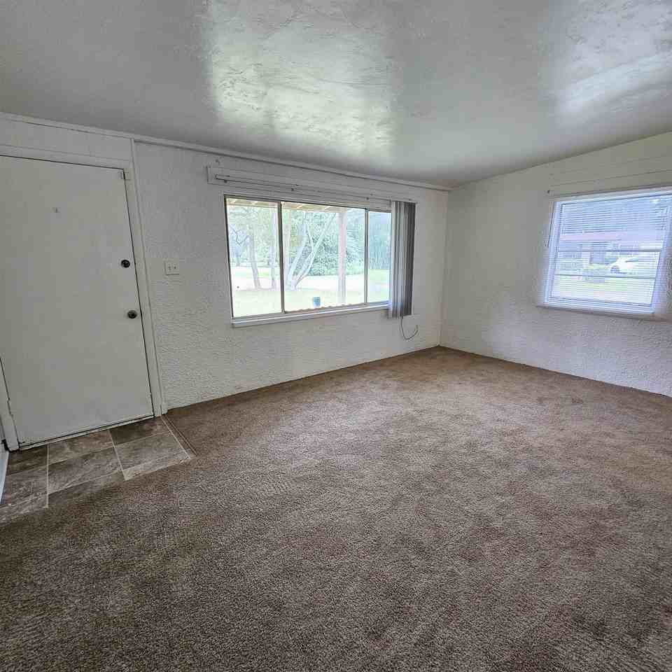 2918 Regent Dr - Photo 5 of 24