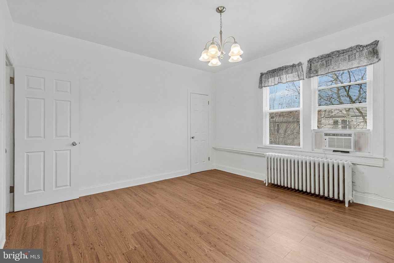 1111 Queen St Ne Apt 3 #3 - Photo 2 of 8