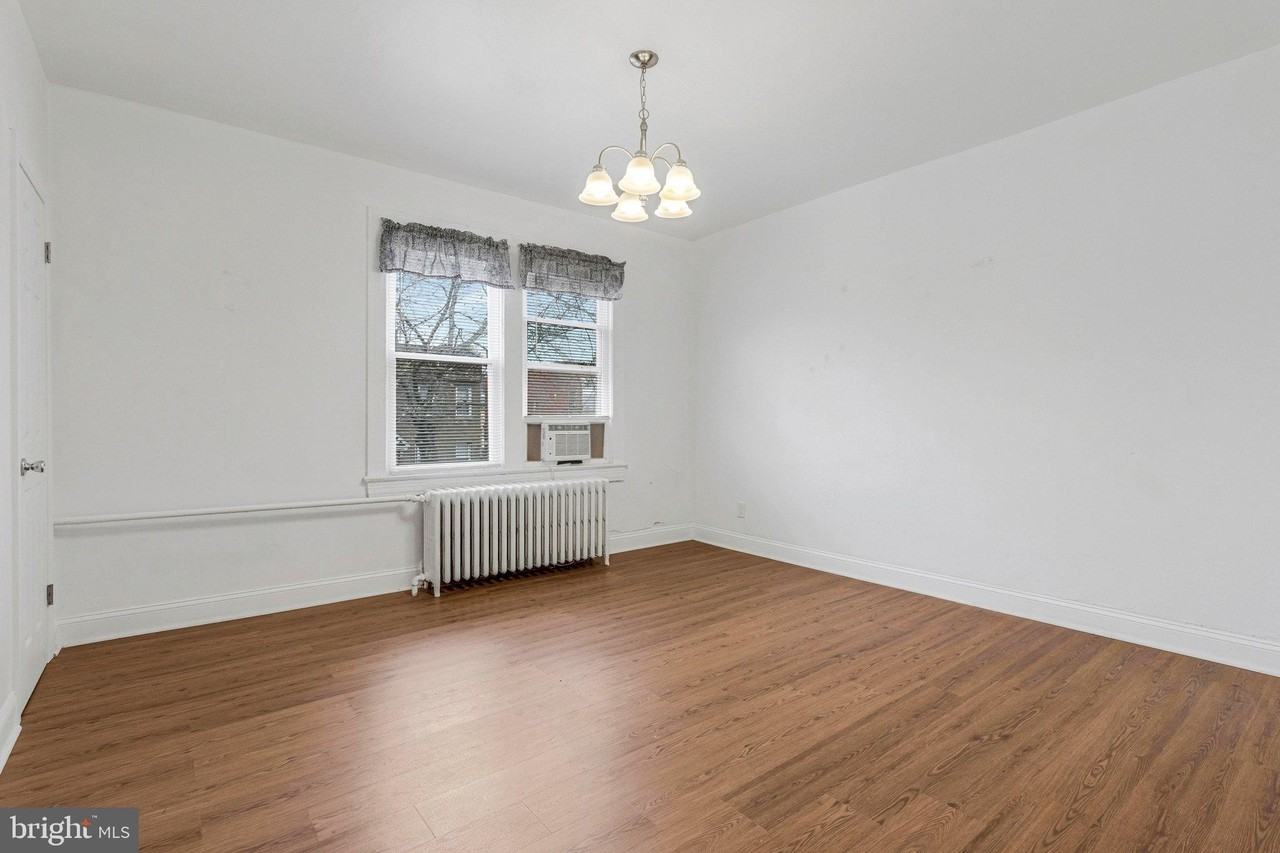 1111 Queen St Ne Apt 3 #3 - Photo 3 of 8