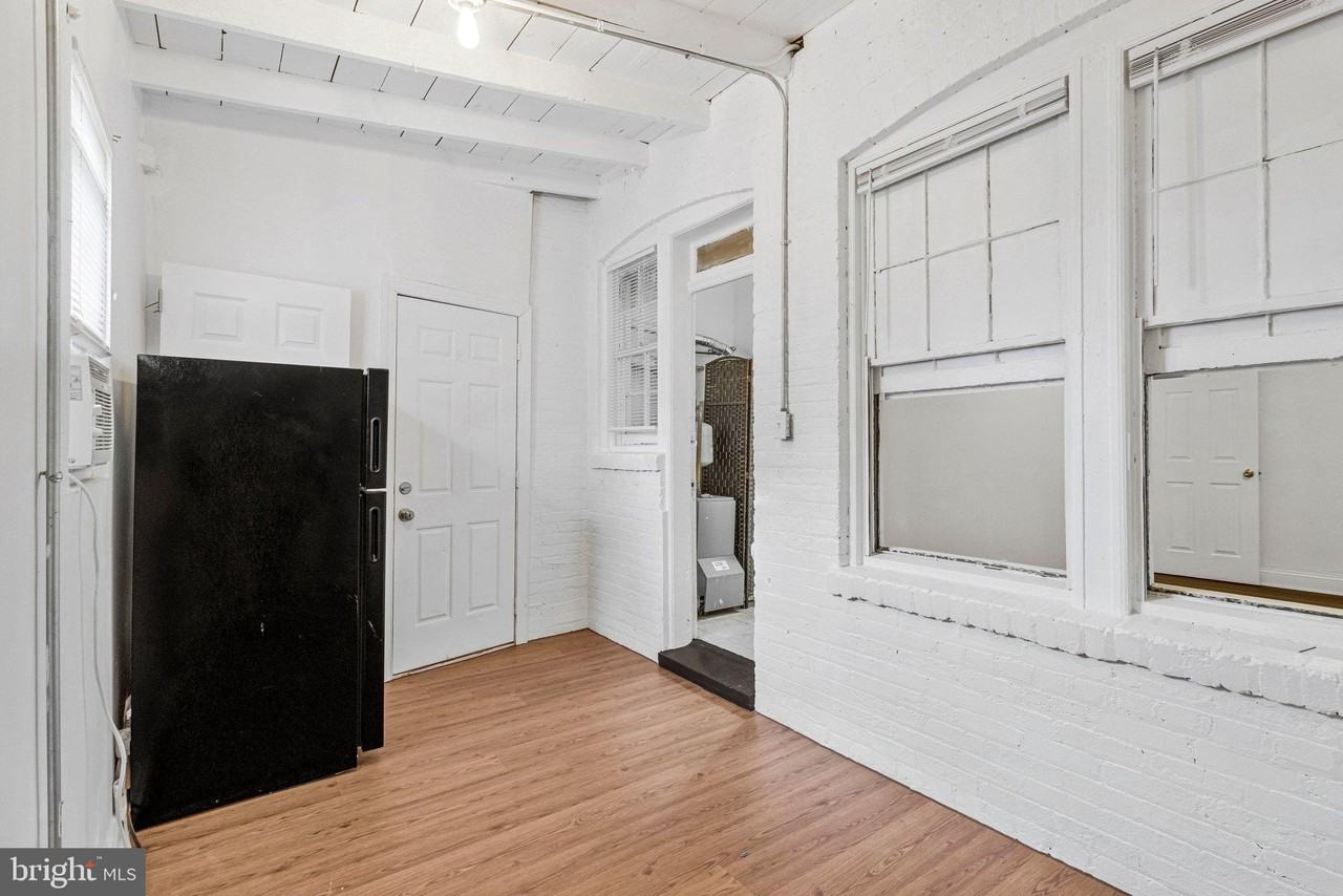 1111 Queen St Ne Apt 3 #3 - Photo 7 of 8