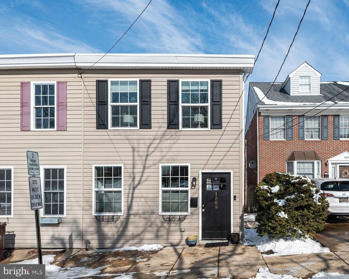 1809 W 10th St - Photo 3 of 20