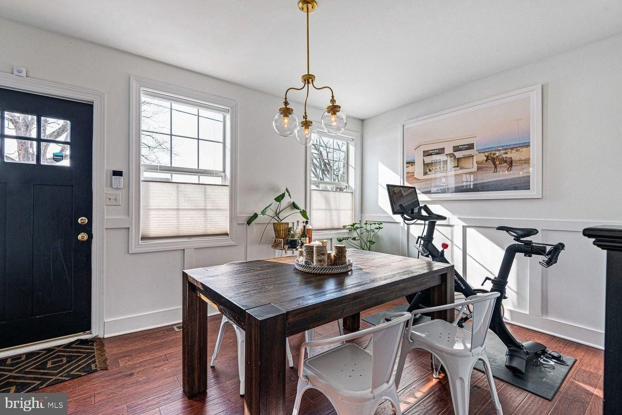 1809 W 10th St - Photo 6 of 20