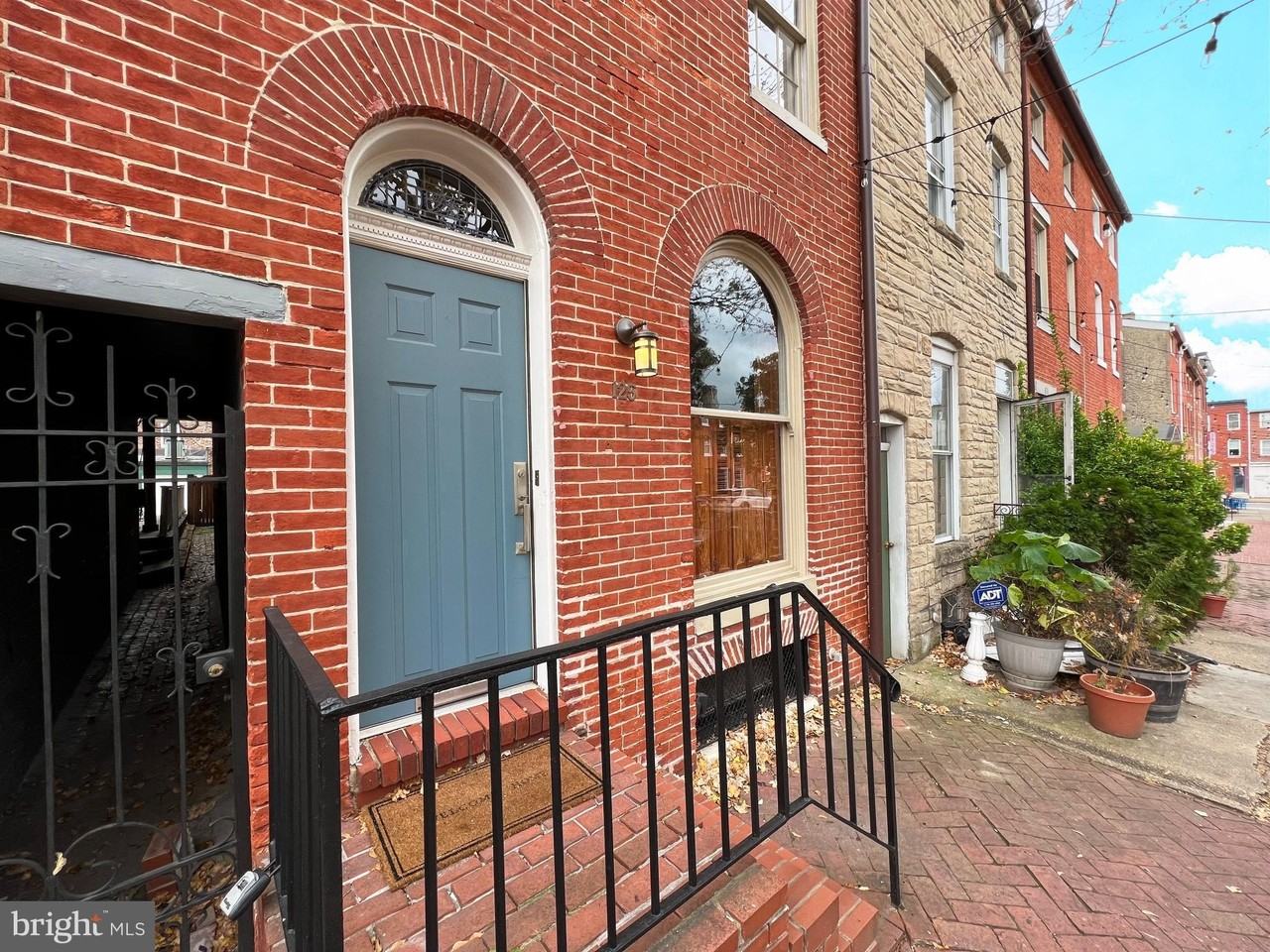 125 Warren Ave - Photo 2 of 32