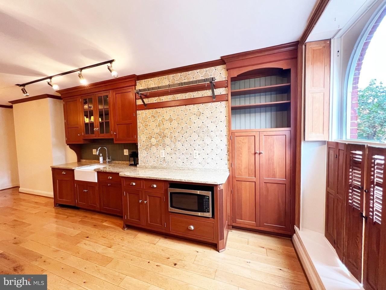 125 Warren Ave - Photo 5 of 32