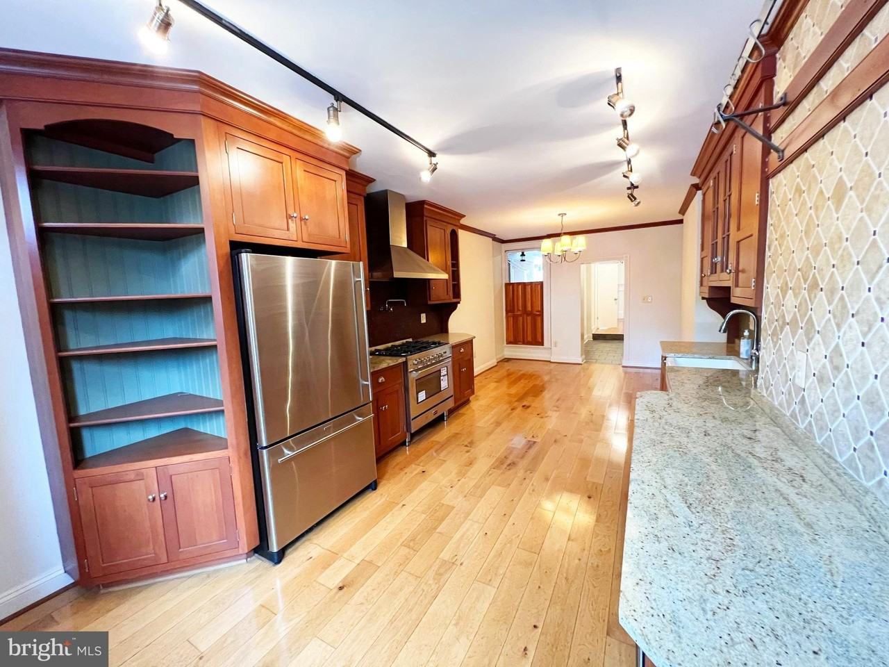 125 Warren Ave - Photo 6 of 32