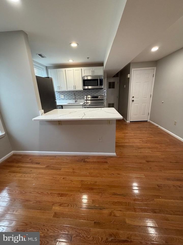 1458 Riverside Ave Unit 2b #2B - Photo 3 of 16