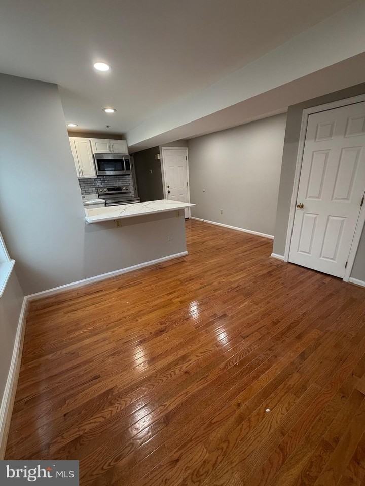 1458 Riverside Ave Unit 2b #2B - Photo 4 of 16