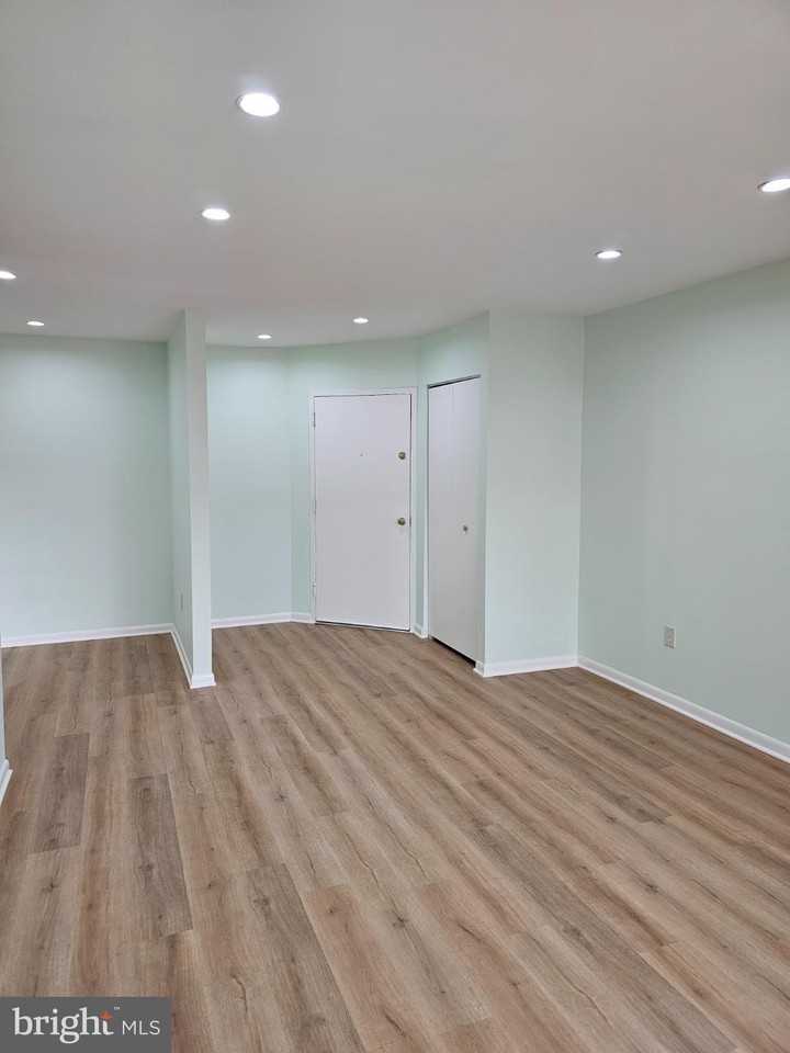 4 Juliet Ln Apt 301 #301 - Photo 3 of 22