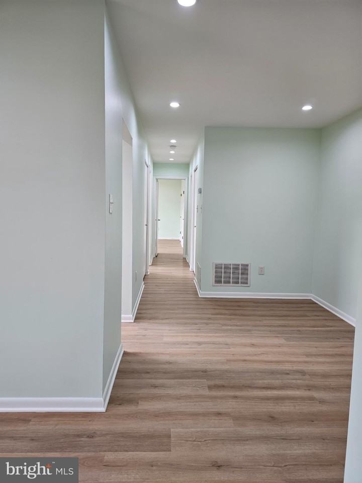 4 Juliet Ln Apt 301 #301 - Photo 5 of 22