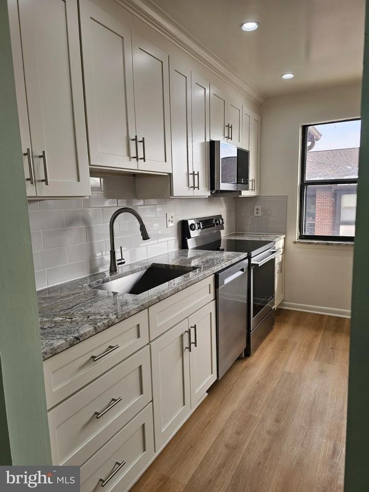 4 Juliet Ln Apt 301 #301 - Photo 6 of 22