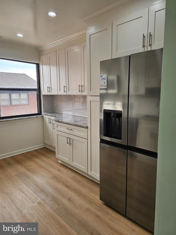 4 Juliet Ln Apt 301 #301 - Photo 7 of 22