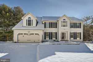 featured image of 8 Sapphire Hill Ct