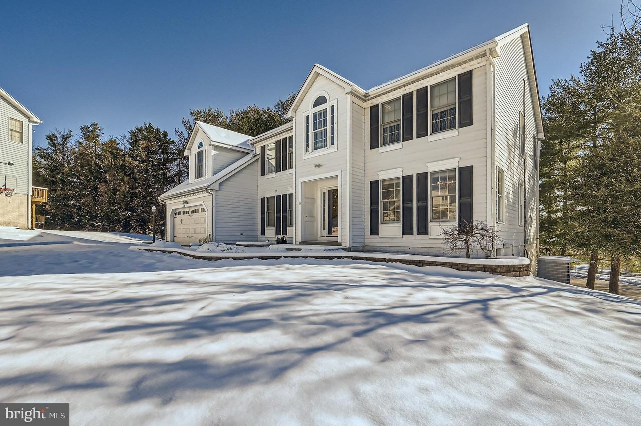 8 Sapphire Hill Ct - Photo 2 of 33