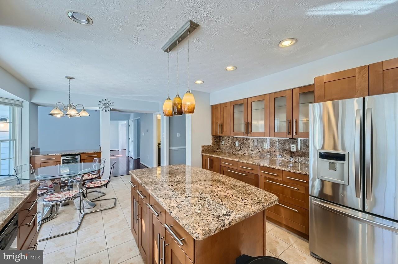 8 Sapphire Hill Ct - Photo 7 of 33