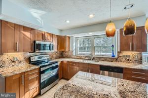 featured image of 8 Sapphire Hill Ct