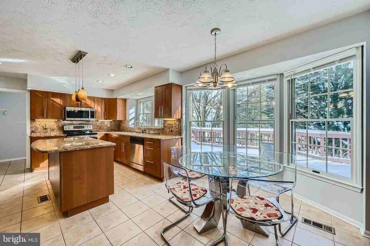 8 Sapphire Hill Ct - Photo 3 of 33
