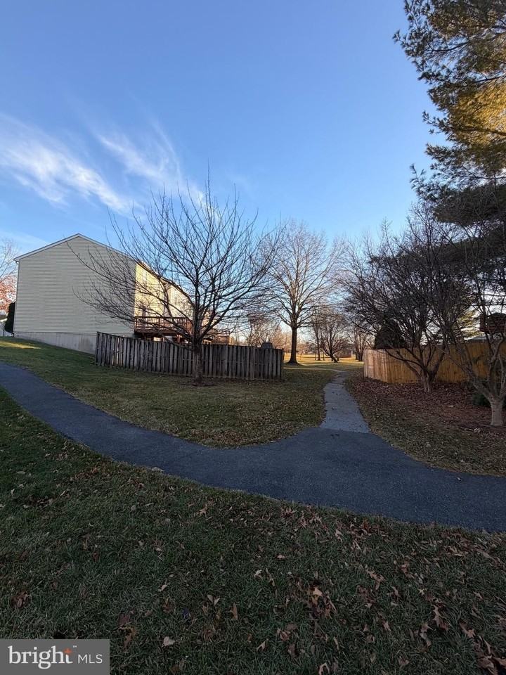 1463 Mobley Ct - Photo 2 of 49