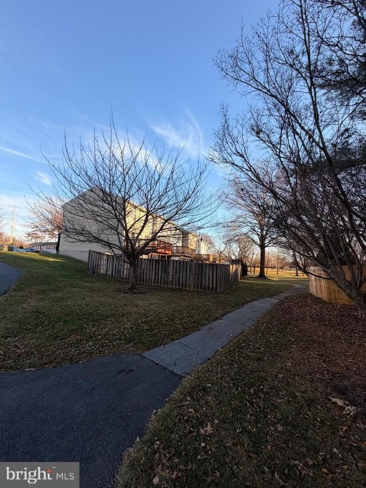 1463 Mobley Ct - Photo 3 of 49