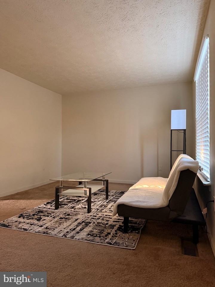 1463 Mobley Ct - Photo 7 of 48