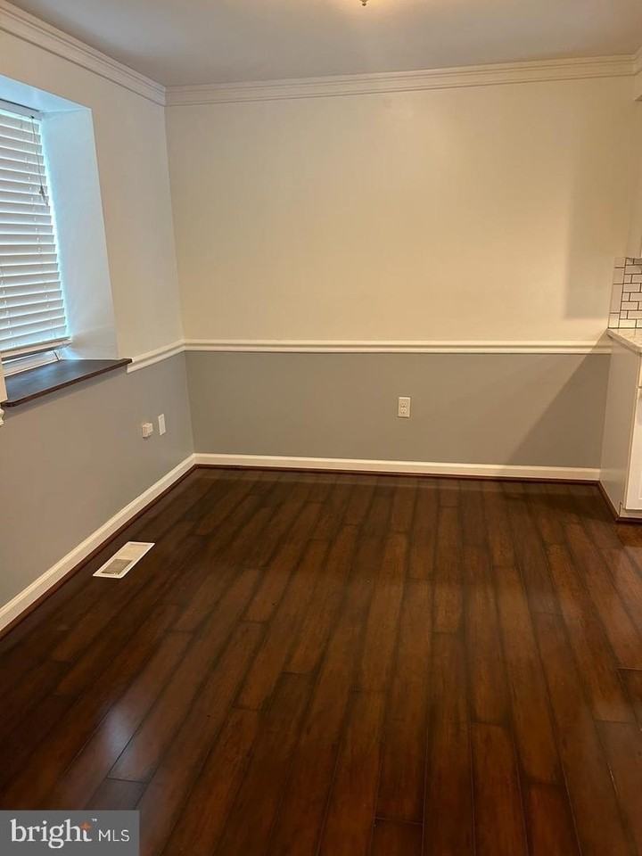 5497 Endicott Ln - Photo 4 of 16