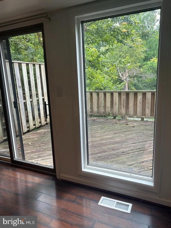 5497 Endicott Ln - Photo 6 of 16