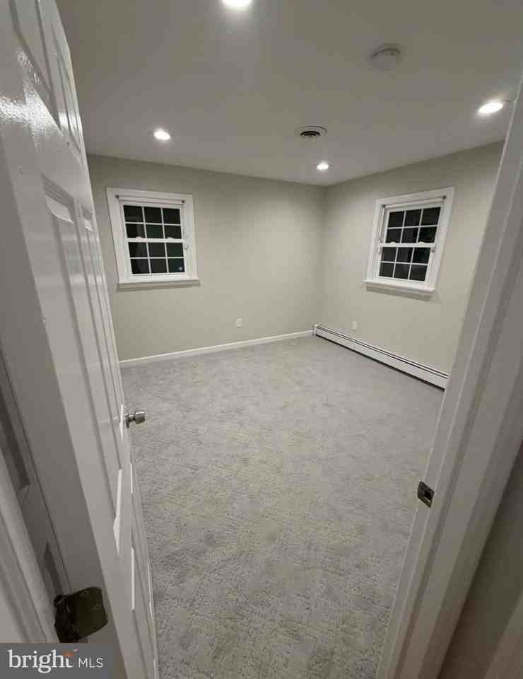 1002 Taunton Ave - Photo 5 of 7