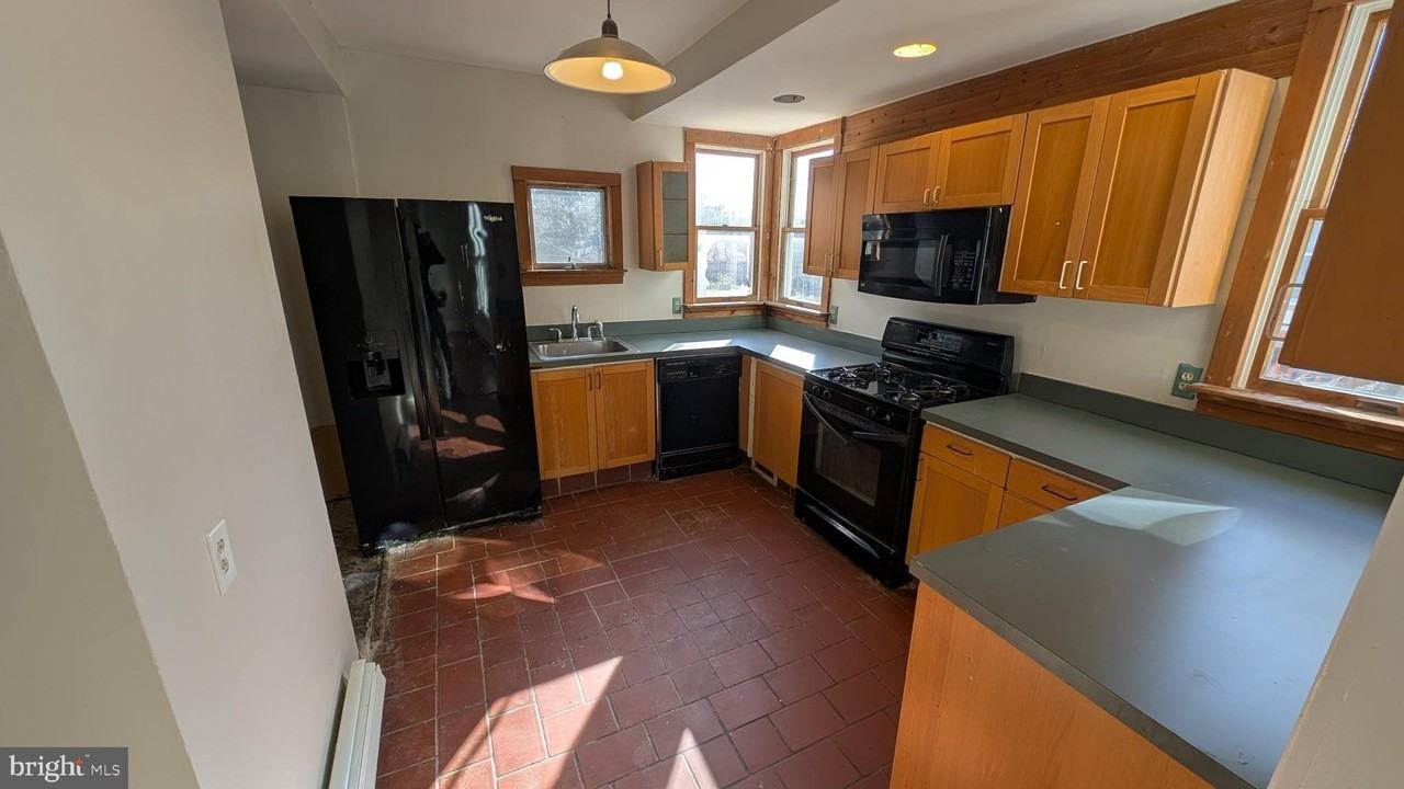 48 Hillcrest Ave - Photo 5 of 19