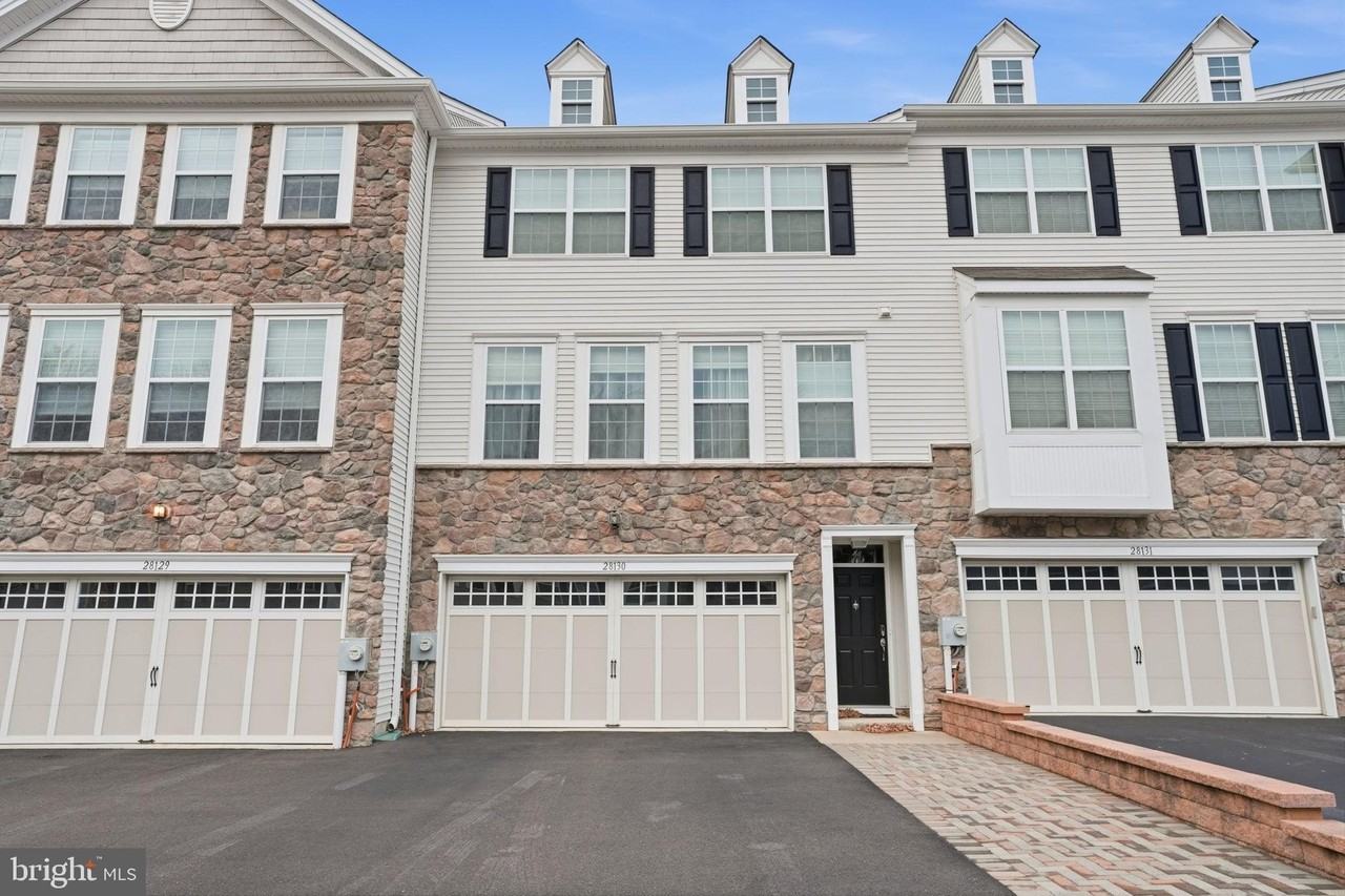 28130 Hickory Ln - Photo 2 of 29