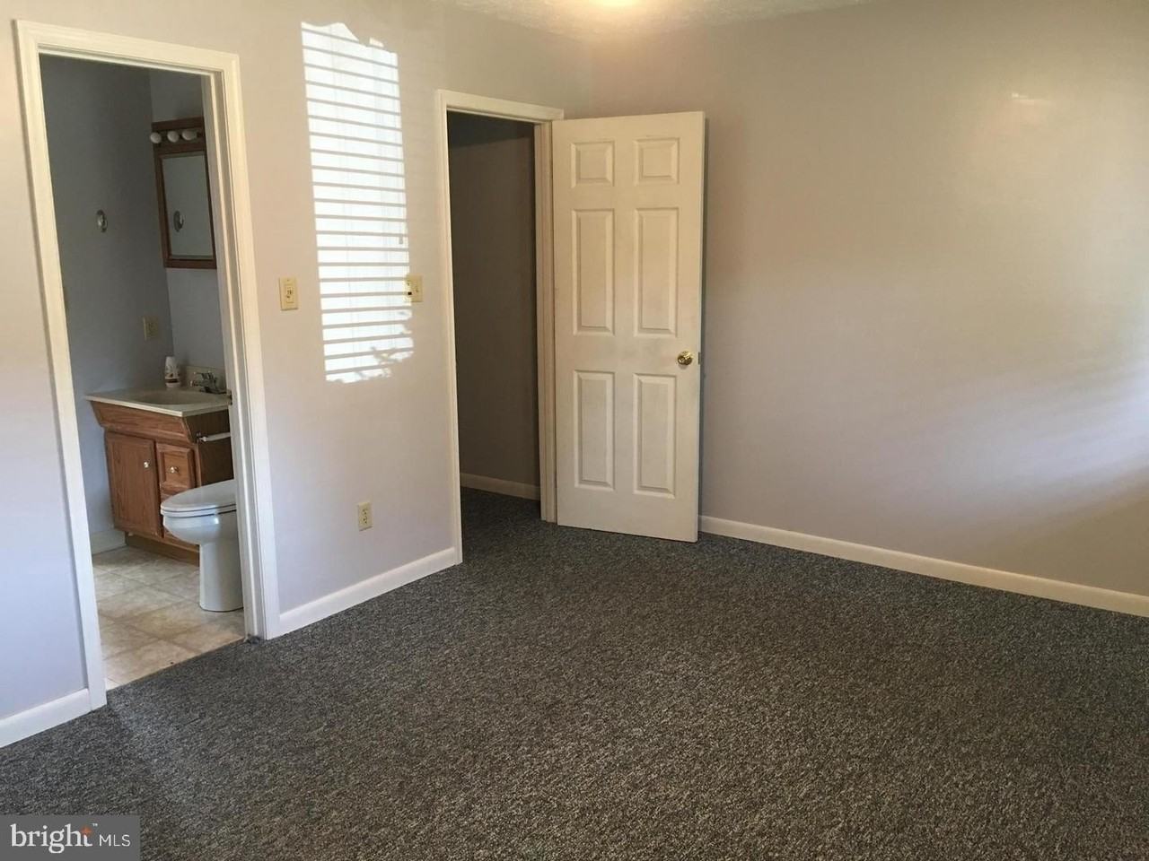 17 Cambridge Ln - Photo 3 of 12